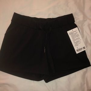 Lululemon On the Fly short